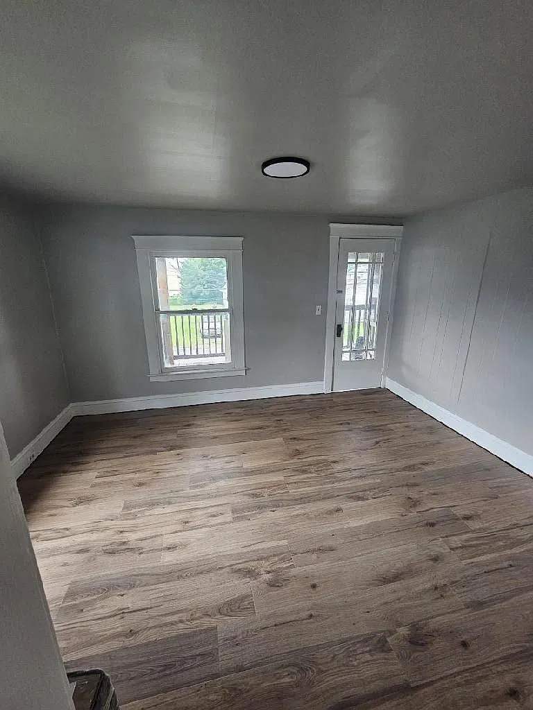 2 bed, 1.0 bath, 775 sqft, $999 — Photo 2