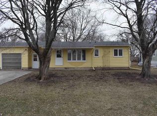412 4th St, Washburn, IA 50702