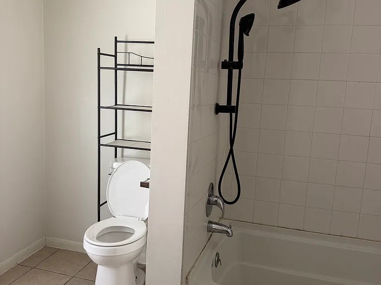 304 N Detroit St #1/2 — Photo 15