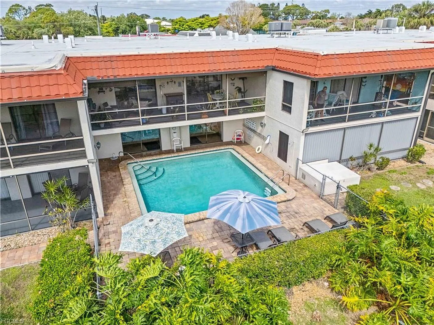 Two-Bedroom Unit with Resort-Style Amenities Great Location! — Photo 1