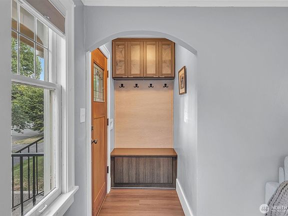 3rd image of 4836 38th Avenue NE
