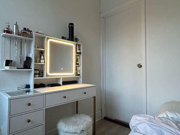 3rd image of 50 W 34th St #22A08