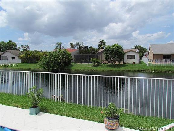 4th image of 16751 Royal Poinciana Dr