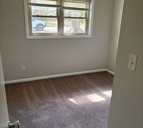 4th image of 227 John Pinckney Ln