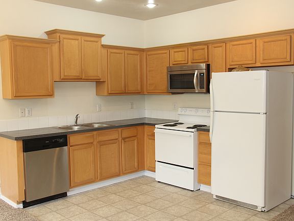 3rd image of 6000 NE 33rd Cir