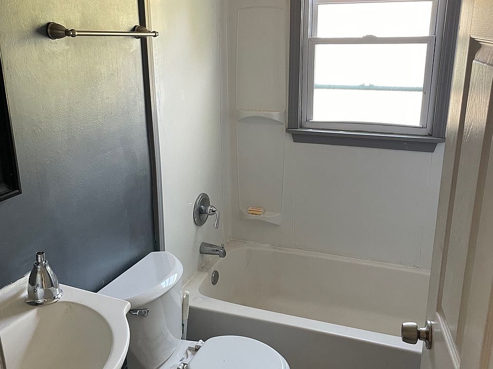 2nd image of 4104 La Salle Ave