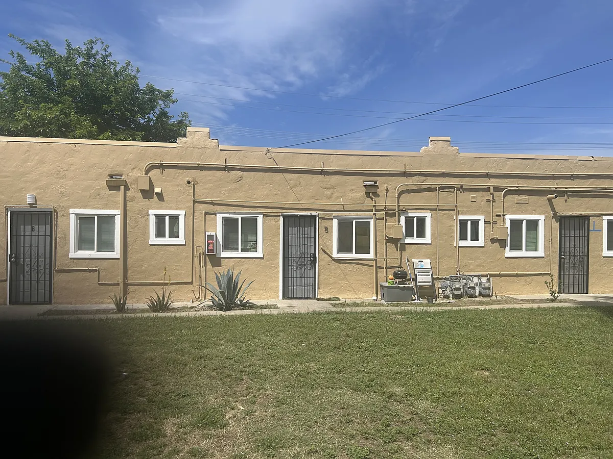 Building Photo - 430 S Washington St #16