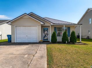 303 Autumnwood Dr, Rainbow City, AL 35906