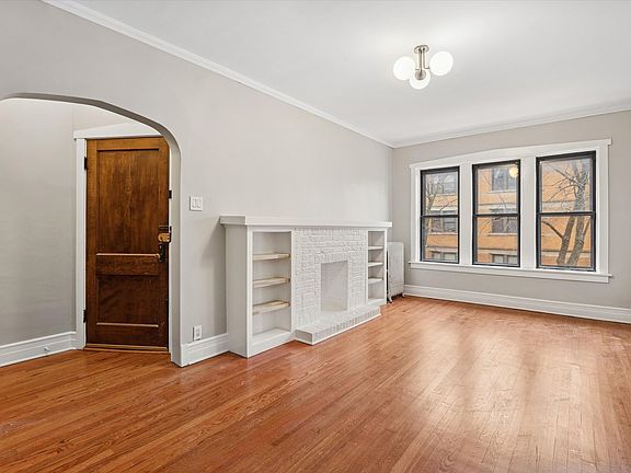 3rd image of 1501 W Cornelia Ave #2