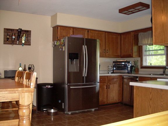 4th image of 401 Foxmead Dr