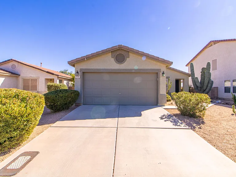 7753 W Oak Stream Rd — Photo 2