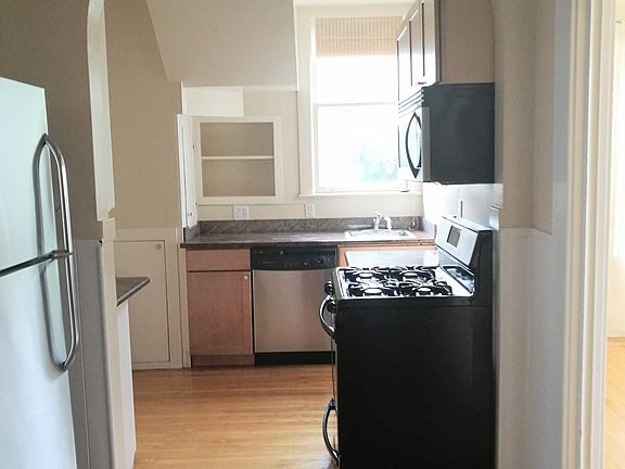 5th image of 156 Carmel St