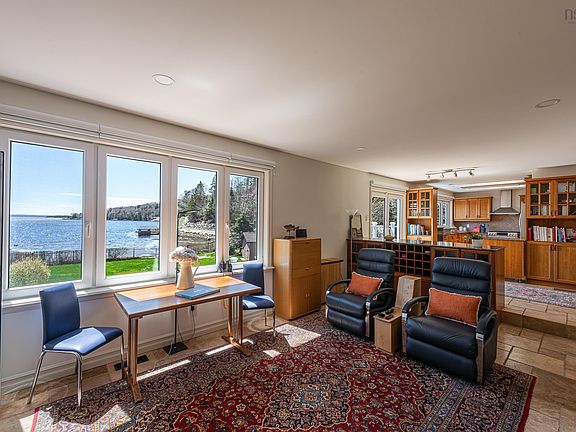 4th image of 129 Masons Point Rd