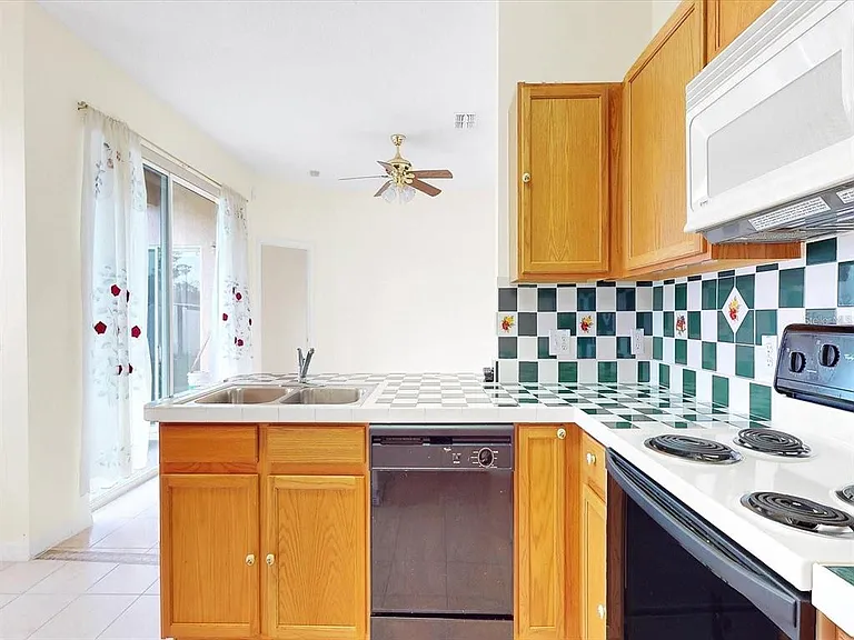 619 Reindeer Dr — Photo 11