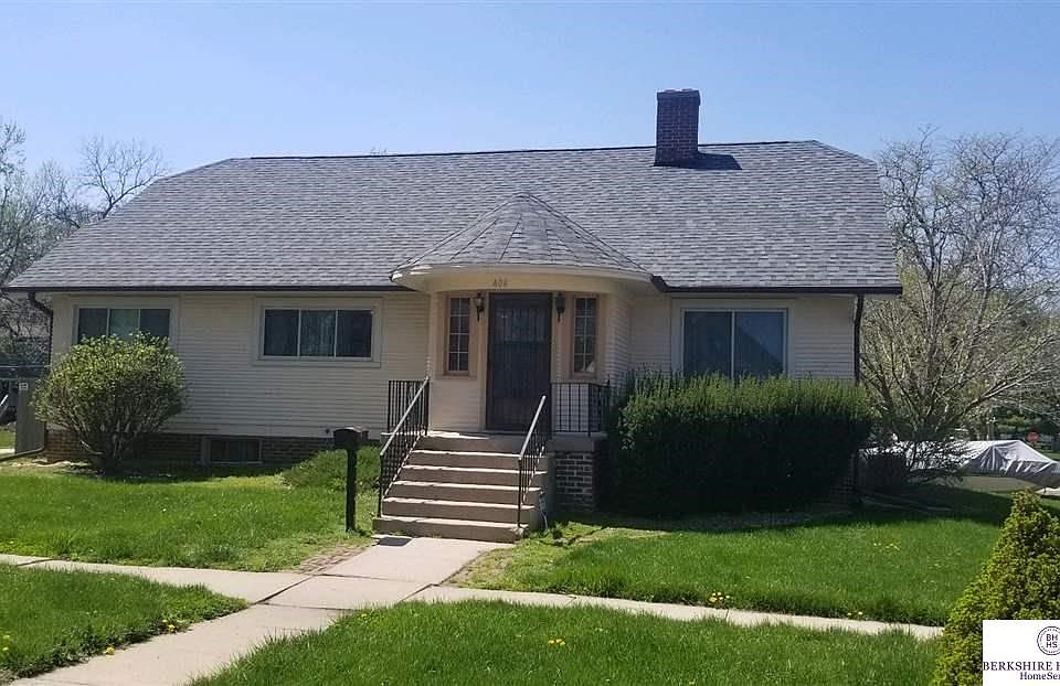 2nd image of 404 S Jackson St