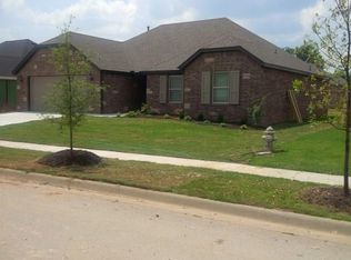 1231 S Highbush Ave, Fayetteville, AR 72701