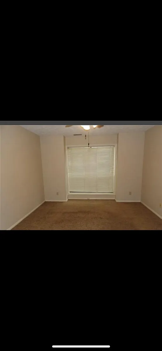 Building Photo - 1901 Tryon Dr #4