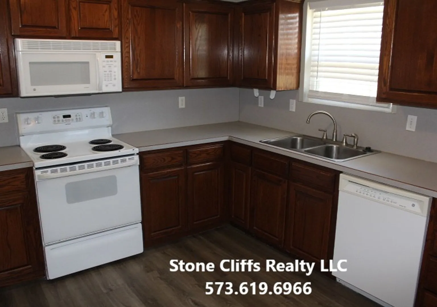 185 Hickory Lane — Photo 3