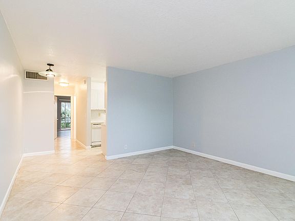 3rd image of 3915 S Flagler Dr APT 216