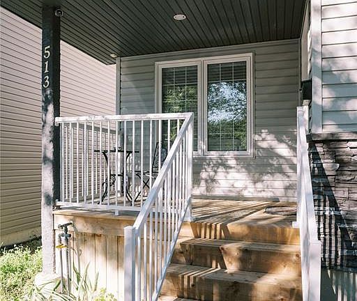 3rd image of 513 L AVENUE N