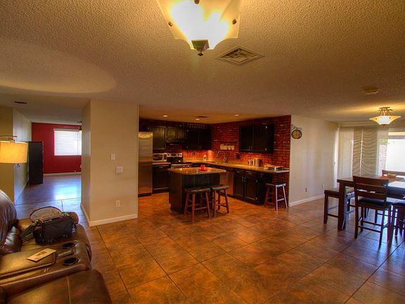 HDR-Rae-1406 W Los Arboles pl-livngroom