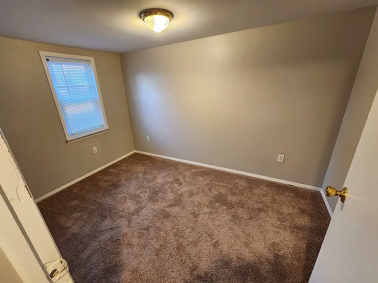 1353 S Linville Ave — Photo 12