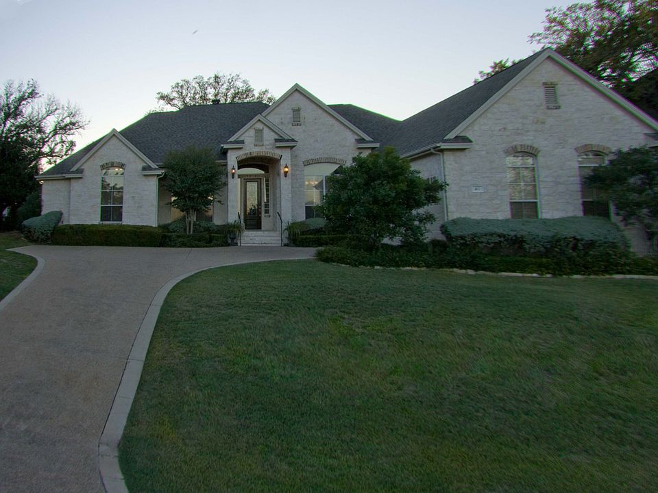 1st image of 412 Dasher Dr