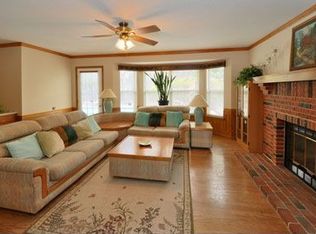 717 Spring Hill Farm Dr, Ballwin, MO 63021