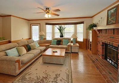 717 Spring Hill Farm Dr photo 1