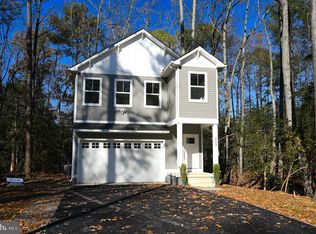 203 Shorewood Dr, Colonial Beach, VA 22443