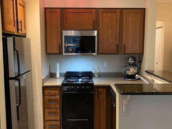 3rd image of 1406 Western Ave APT 508