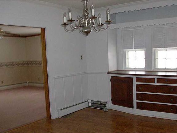 4th image of 318 N Bredeick St