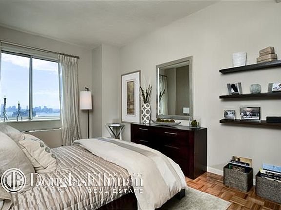 3rd image of 560 W 43rd St APT 21E