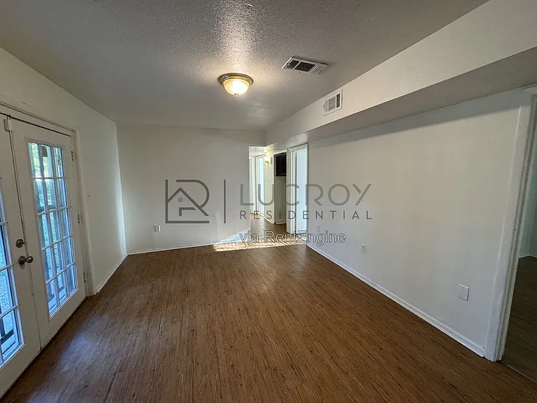 2716 Woodside Dr — Photo 5