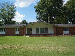 108 Castle Dr, Florissant, MO