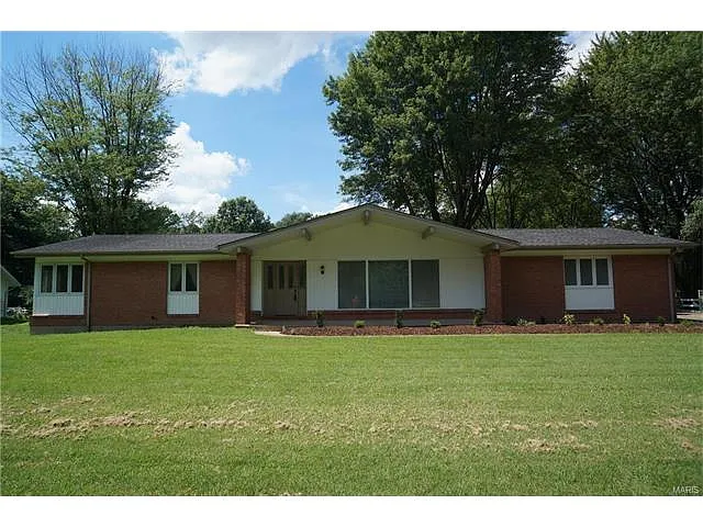 108 Castle Dr photo 1