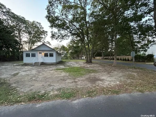 27 Classon Avenue, Mastic, NY 11950