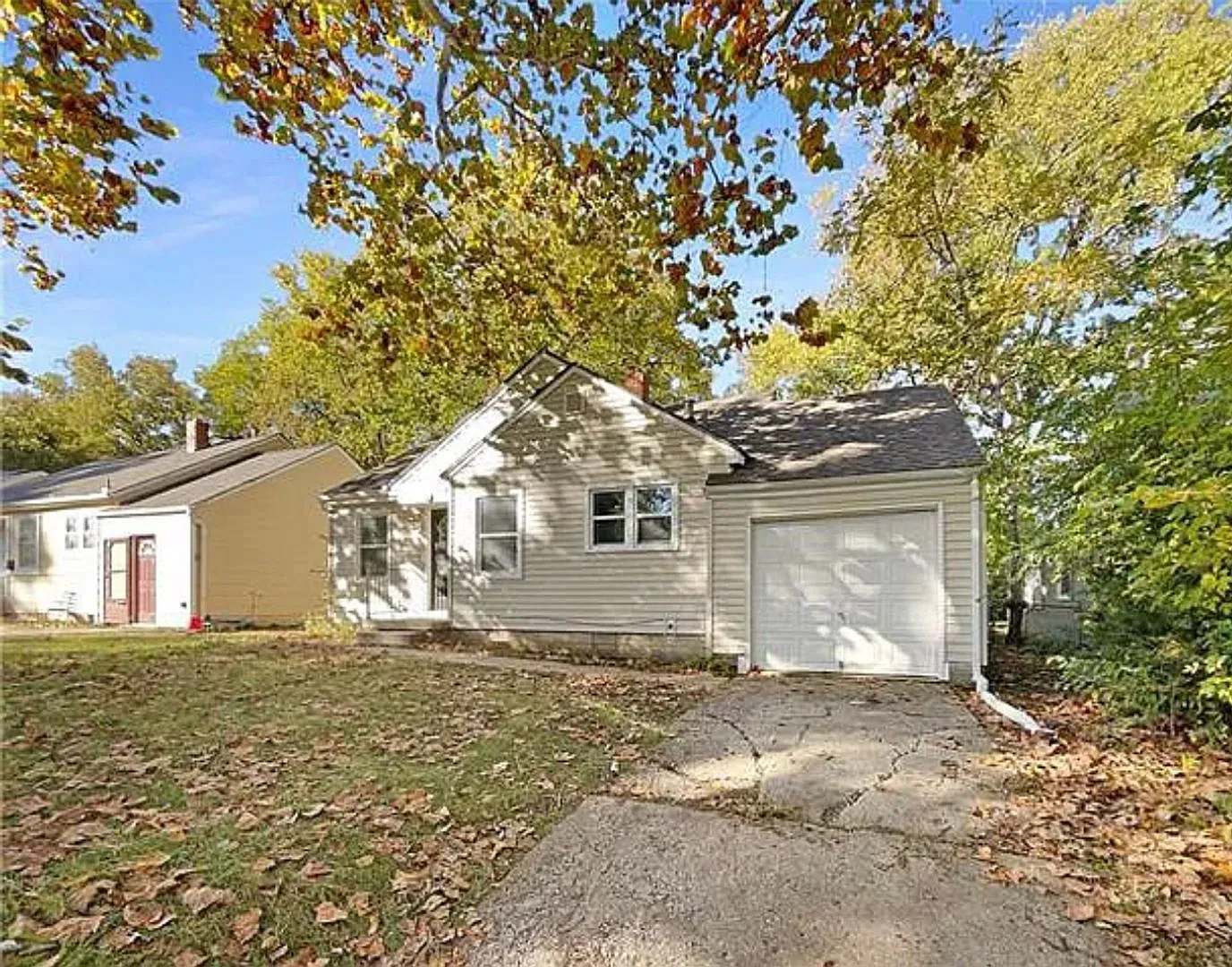 Cute 2 Bedroom 1 bath Bungalow — Photo 2