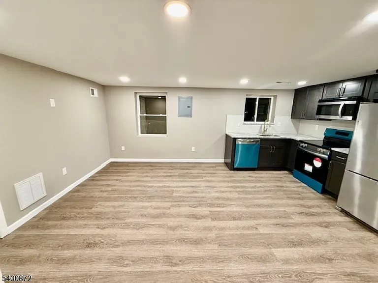 264 Girard Ave #A — Photo 4