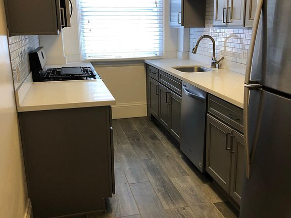 3rd image of 1000 Powell St APT 42
