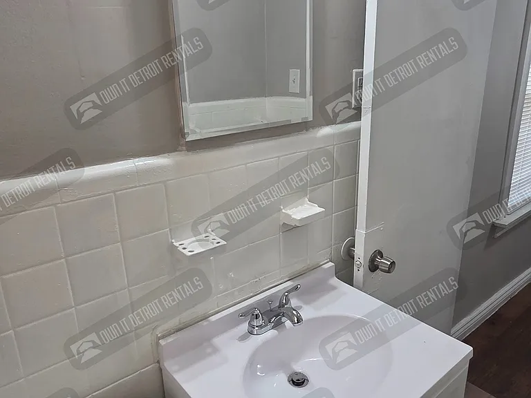 19335 Hoover St — Photo 17
