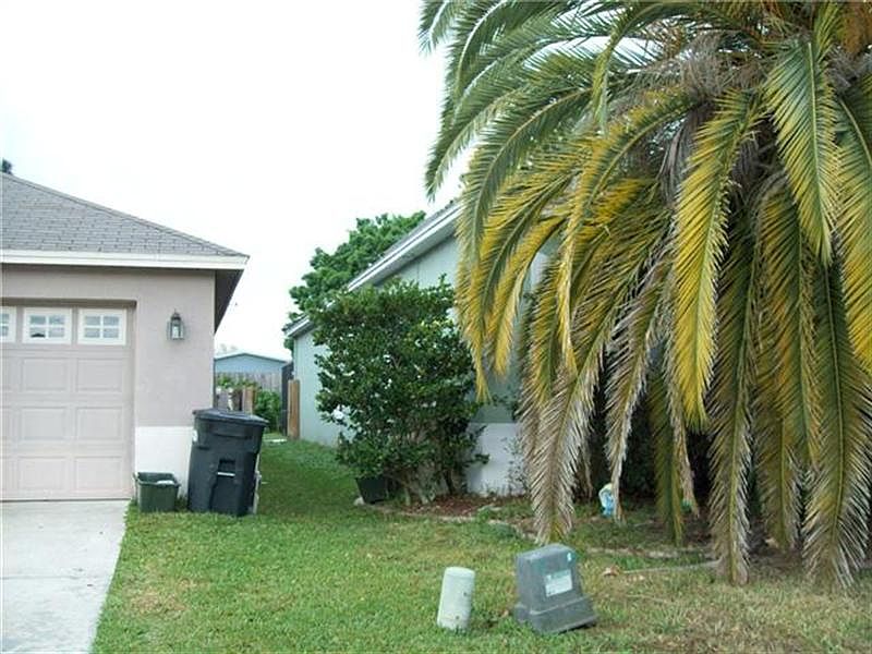 2nd image of 3485 Foxcroft Cir