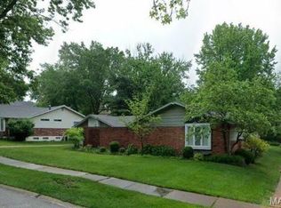 490 Maymont Dr, Ballwin, MO