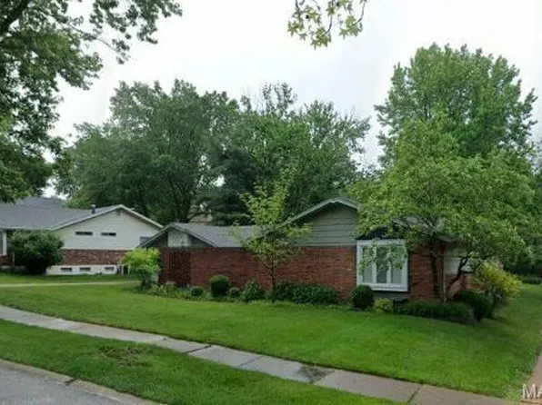 490 Maymont Dr, Ballwin, MO 63011