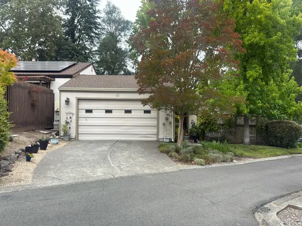 40 Knolls Ln, Santa Rosa, CA 95405