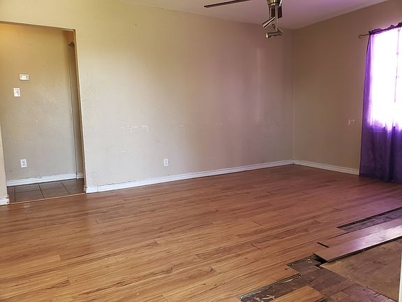 2nd image of 1301 Clarence St