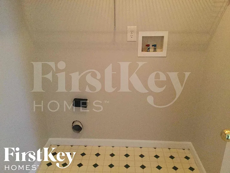 10729 Newgate Ln — Photo 5