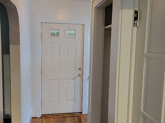 2nd image of 1054 Bay St
