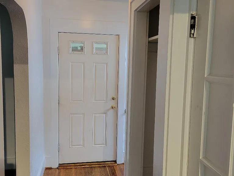 1054 Bay St — Photo 2