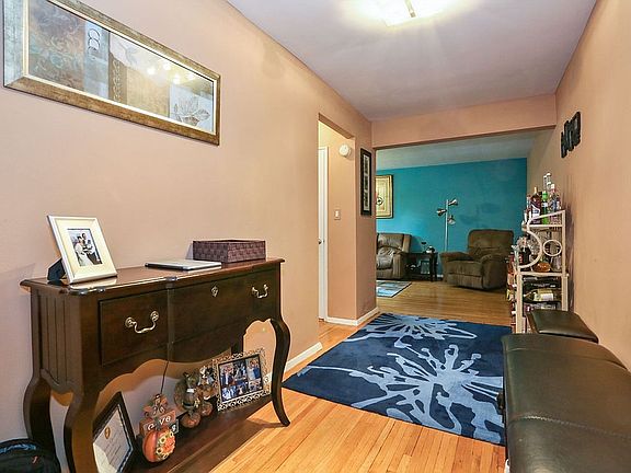5th image of 3210 Arlington Ave APT 2E